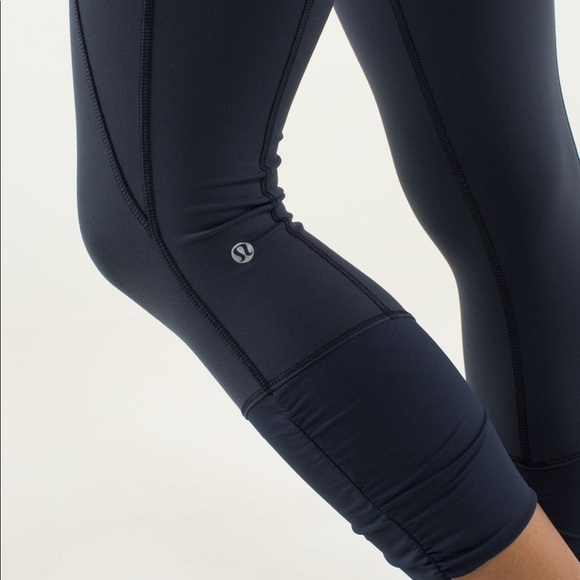 Lululemon Blue Ruched practice daily Crop Leggings 8 - Picture 4 of 12